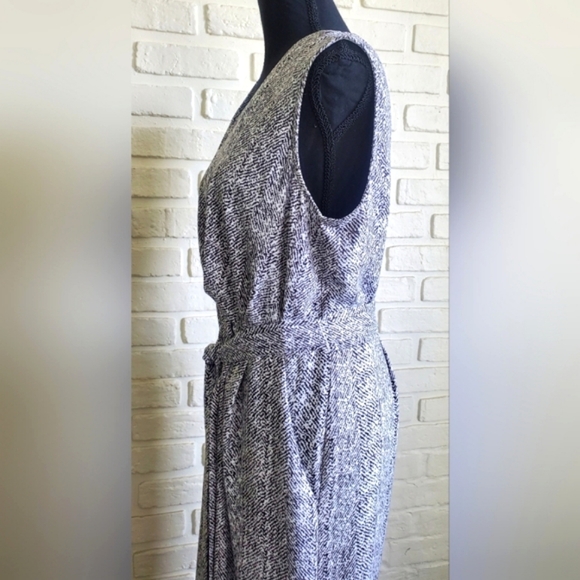 Apt 9 Sleeveless Jumpsuit Jumper Pants Animal Print Tie Belt White Gray Size L - Picture 3 of 10